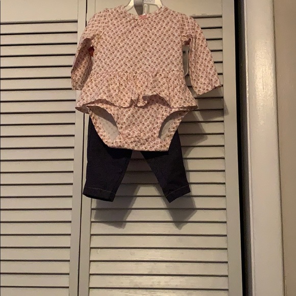 Carter’s 3 piece girls onesie/pants set - Picture 2 of 8